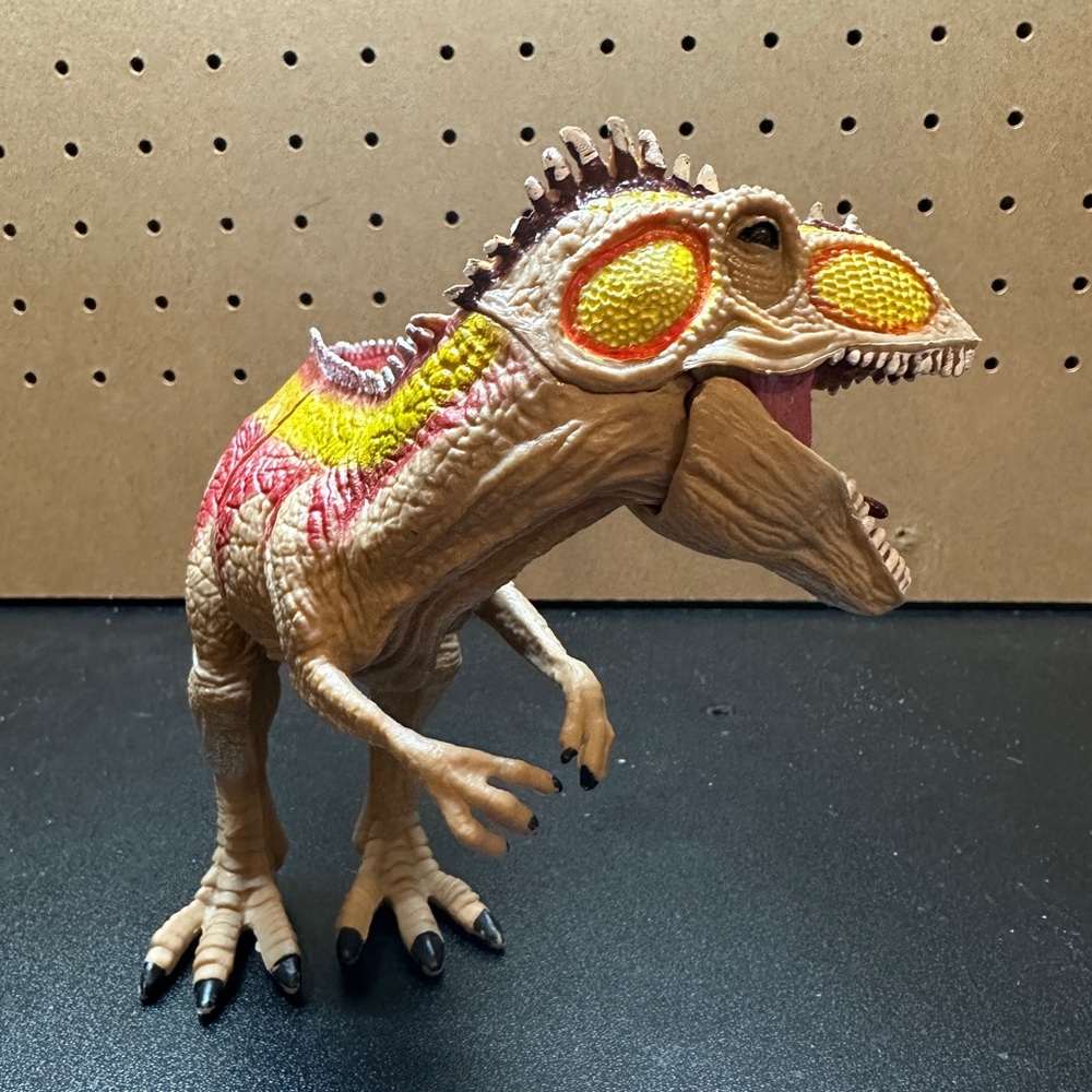 SDE Shantou‎ Giganotosaurus Tyrannosaurus Dinosaur Movable Jaw Figure Red Yellow